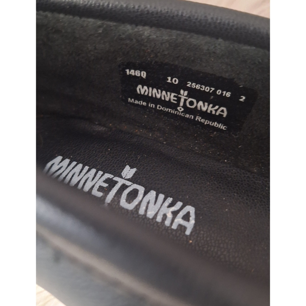 Minnetonka | Black Leather Tribal Beaded Bow Moccasin Shoe - Picture 13 of 14